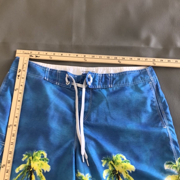 Old Navy Men's Swim Trunks Size Large - Picture 10 of 12